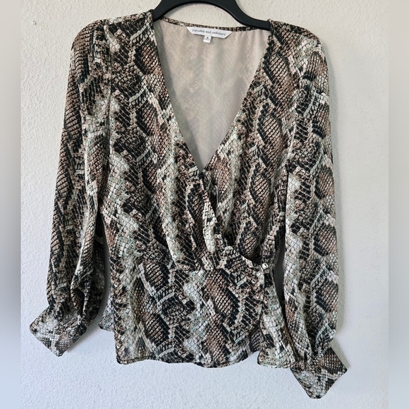 Cupcakes & Cashmere Blouse Womens Sz S Jasper Pyton Wrap  Top Animal Print - Picture 4 of 13